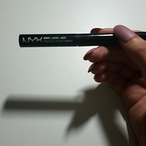 Nyx vinyl liquid liner in Black